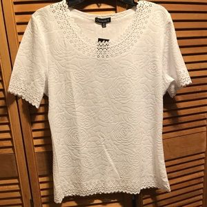 Chances R. White Top with 3D Designs